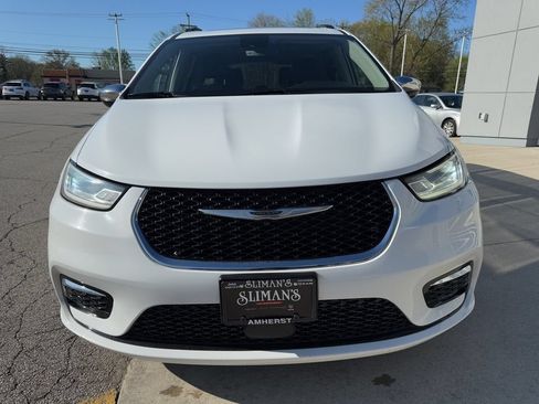 Used 2023 Chrysler Pacifica Limited FWD image 13