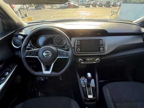 Used 2018 Nissan Kicks SV image 10