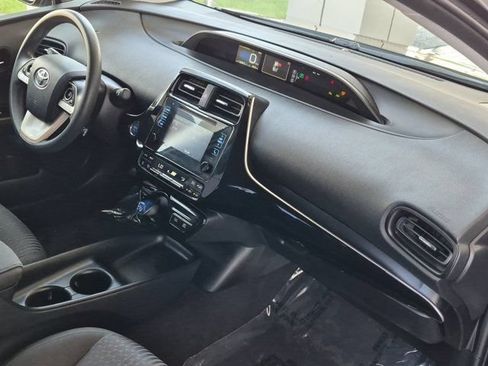Used 2017 Toyota Prius Two w/ Prius Two Safety Plus Package FWD image 6