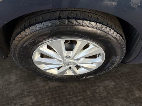 Used 2017 Kia Sedona LX w/ LX Essentials Premium Package image 35