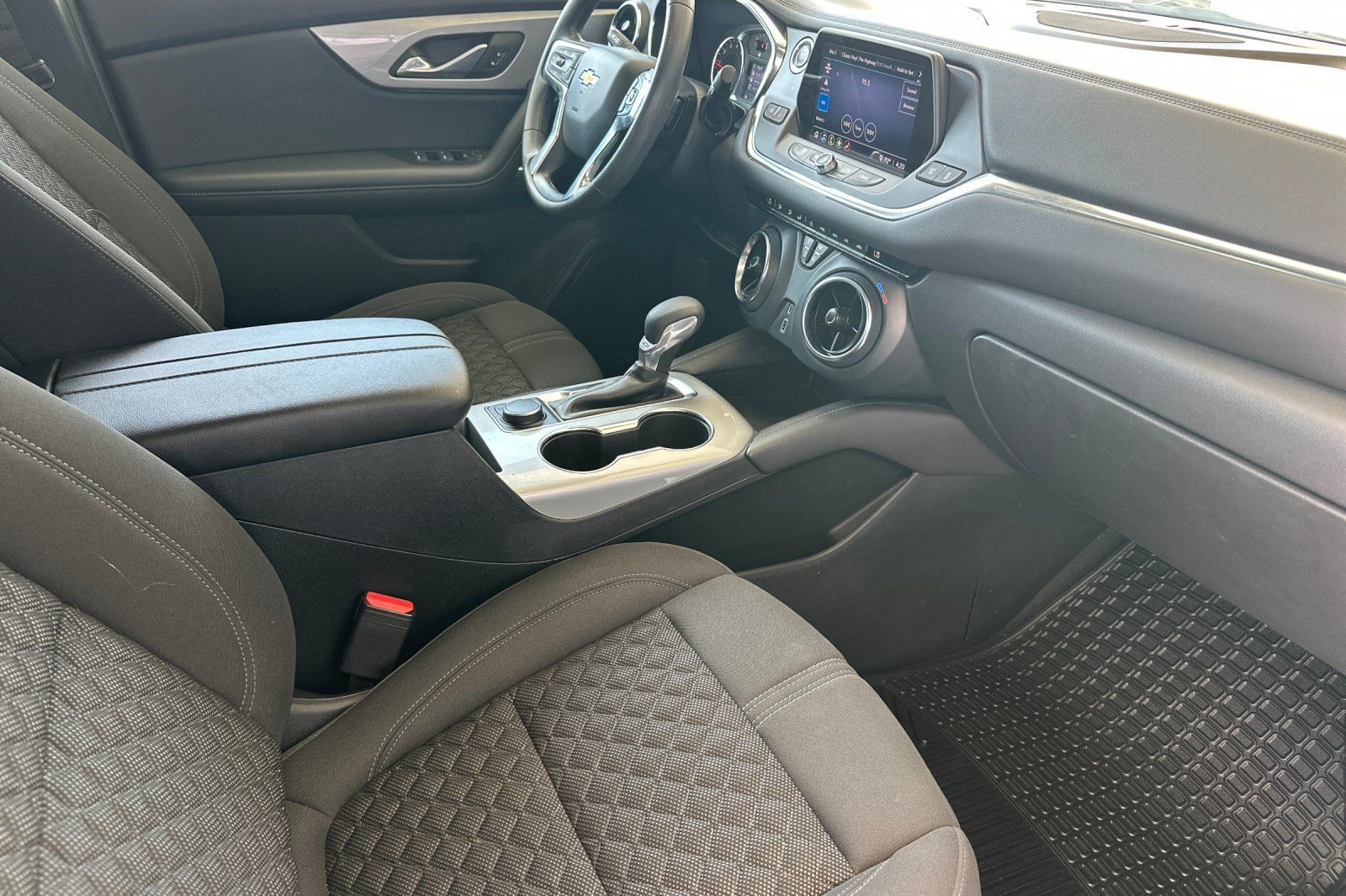 Used 2022 Chevrolet Blazer LT FWD image 18