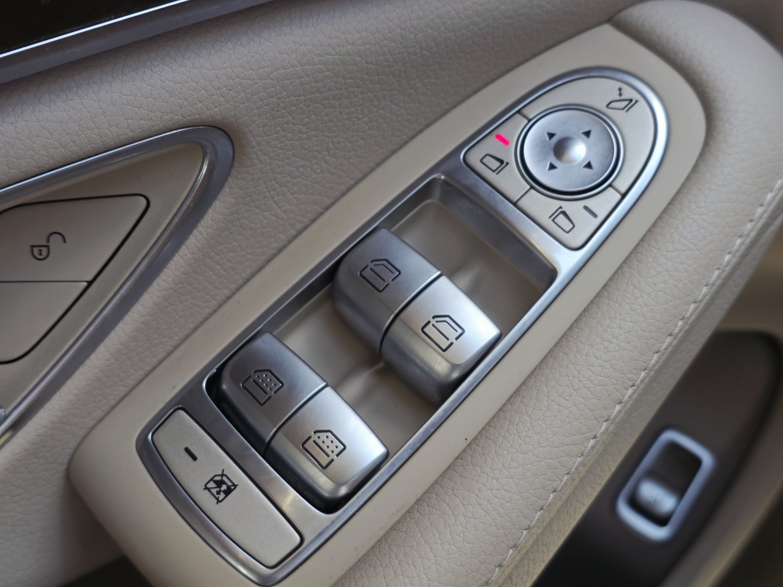 Used 2016 Mercedes-Benz S 550 Sedan image 29