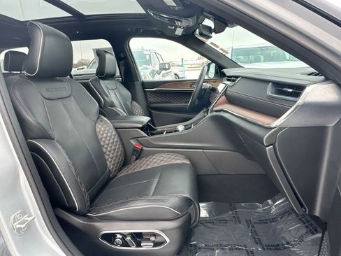 Used 2025 Jeep Grand Cherokee Summit image 28