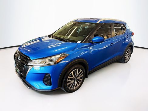 Used 2023 Nissan Kicks SV FWD image 3