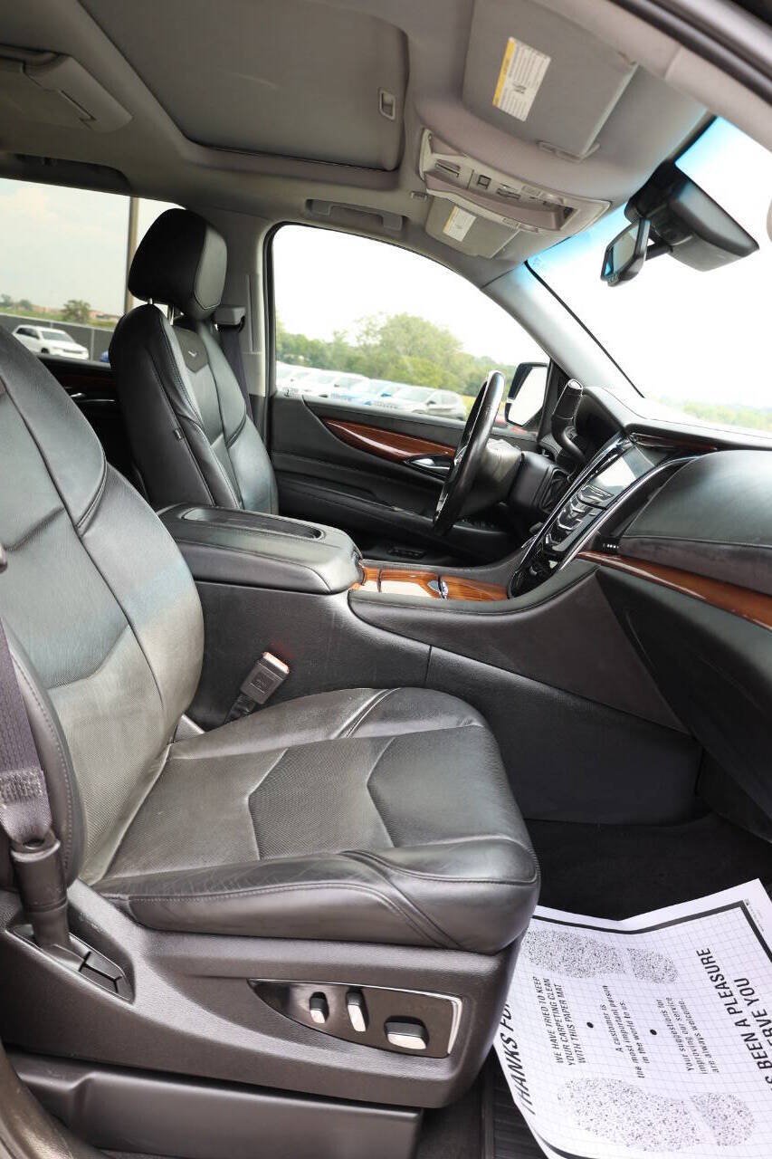 Used 2016 Cadillac Escalade Luxury AWD/4WD image 15