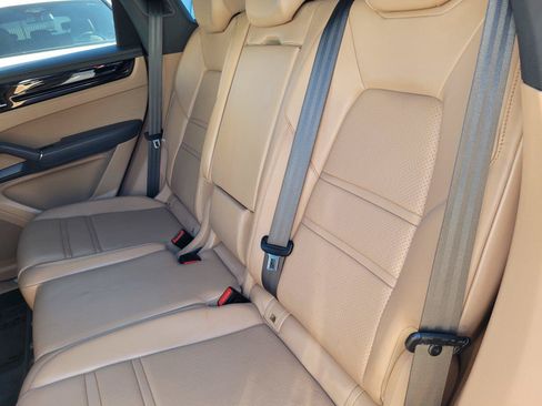 Used 2019 Porsche Cayenne AWD/4WD image 16
