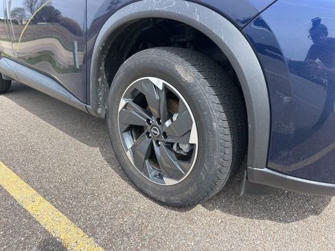 Used 2025 Nissan Rogue SV image 5