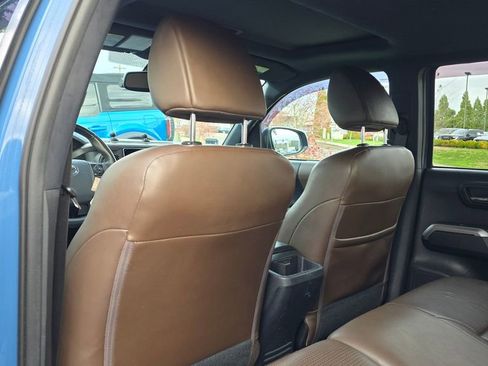 Used 2019 Toyota Tacoma Limited image 20