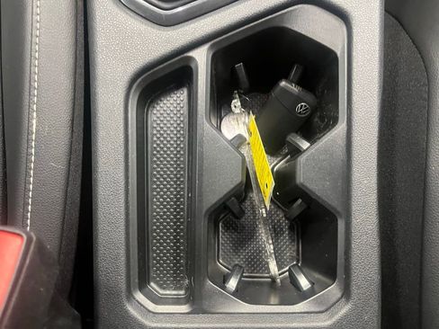 Certified 2022 Volkswagen Tiguan SE R-Line image 15