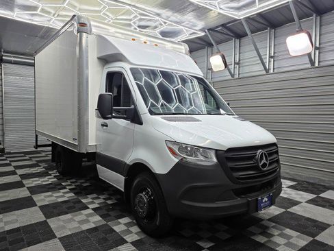 Used 2024 Mercedes-Benz Sprinter 4500 image 4