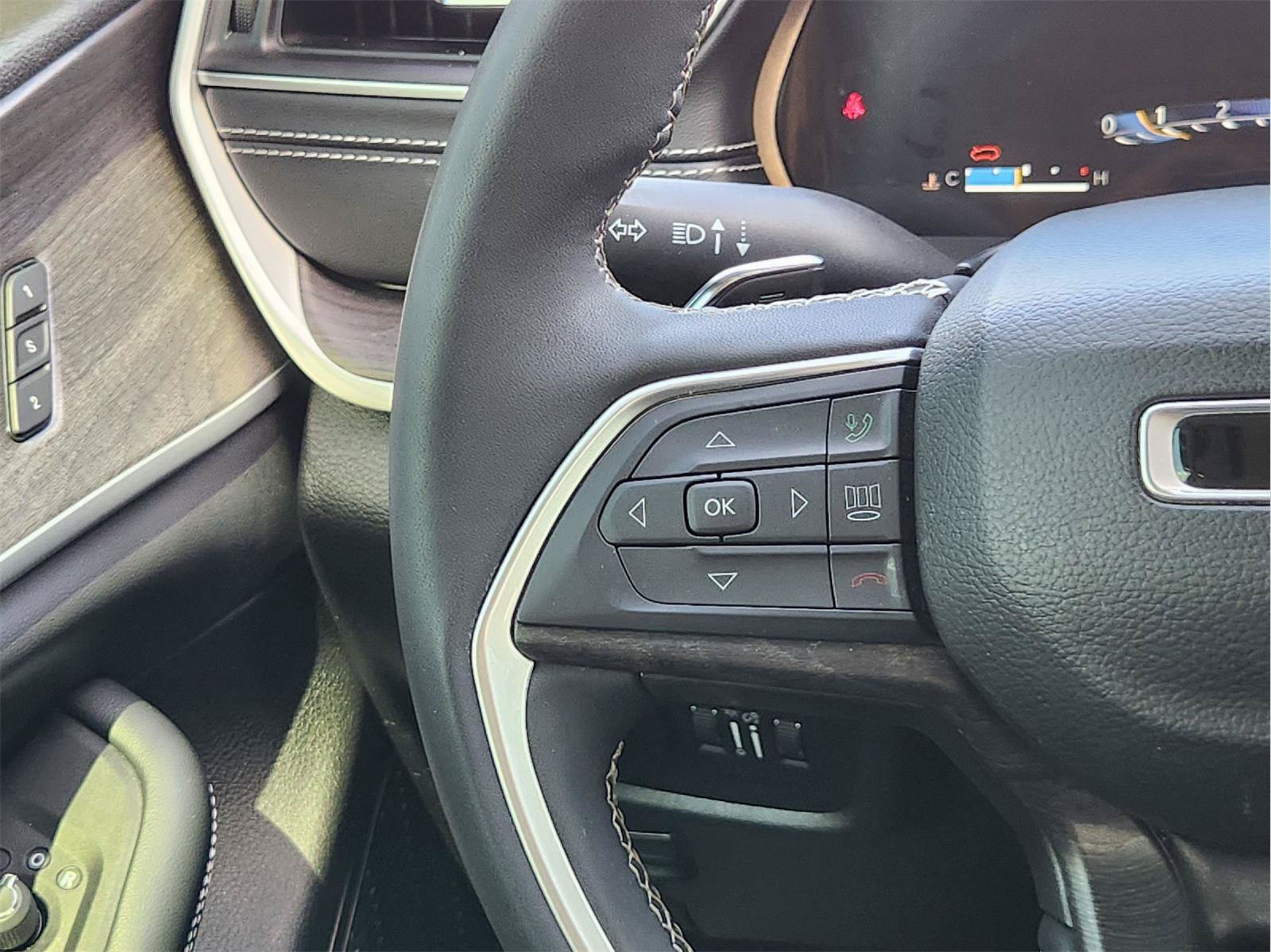 Used 2023 Jeep Grand Cherokee L Limited RWD image 28