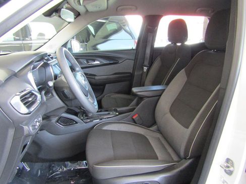 Used 2023 Chevrolet TrailBlazer LT FWD image 8