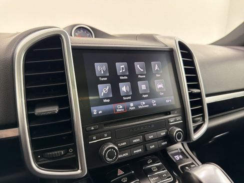 Used 2017 Porsche Cayenne image 23