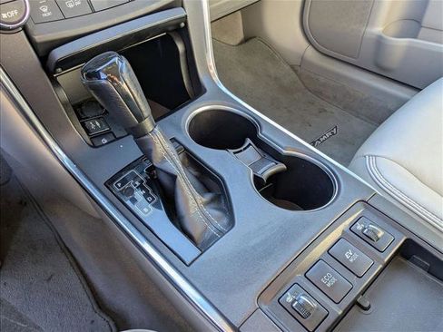 Used 2016 Toyota Camry XLE image 11