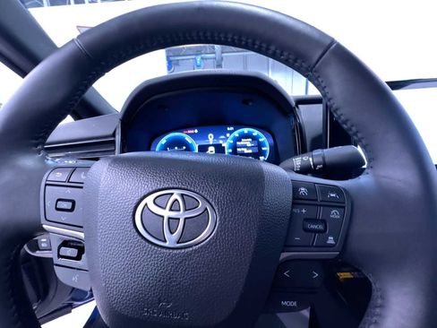 Used 2025 Toyota Camry XSE image 21