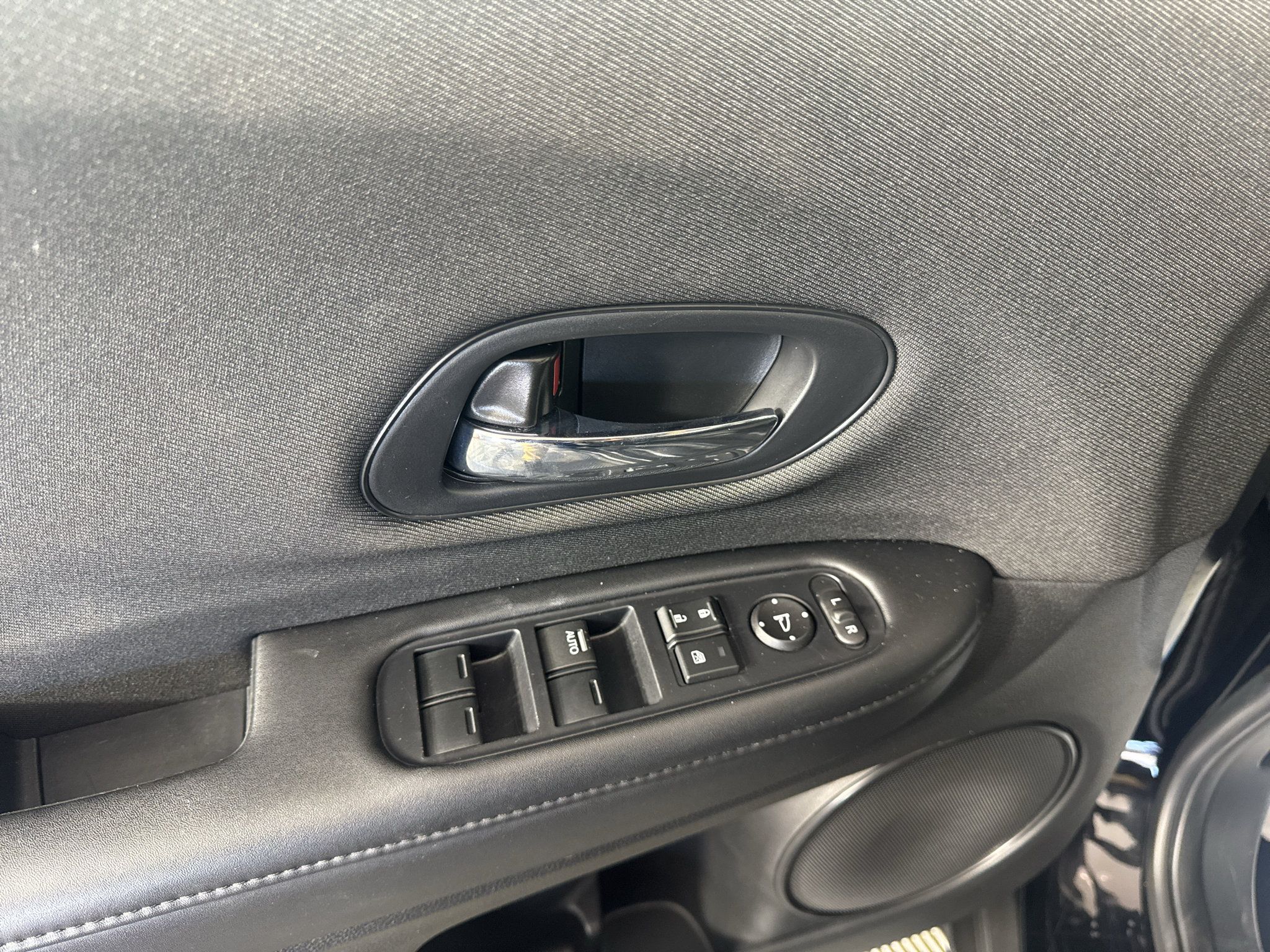 Used 2022 Honda HR-V LX image 14