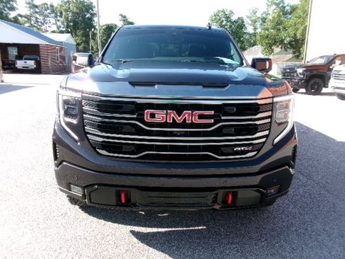 Used 2024 GMC Sierra 1500 AT4 w/ Technology Package AWD/4WD image 9