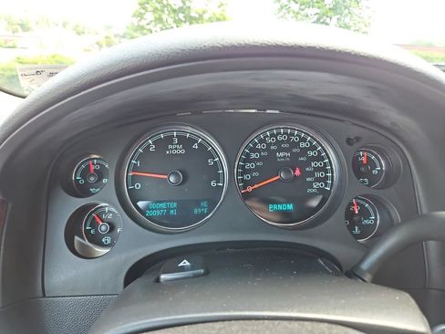 Used 2010 Chevrolet Suburban LTZ AWD/4WD image 16