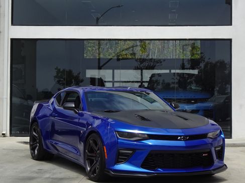 Used 2017 Chevrolet Camaro SS RWD image 8