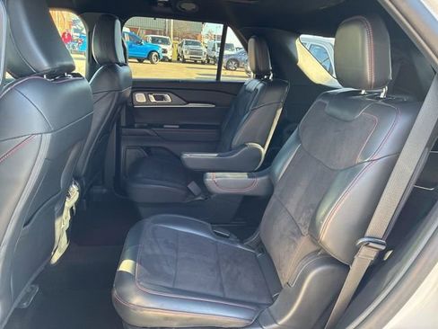 Used 2025 Ford Explorer ST image 11