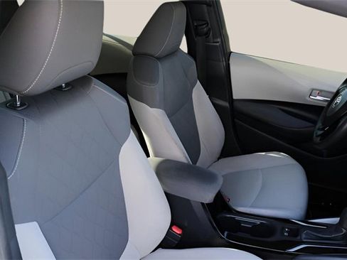 Used 2021 Toyota Corolla LE image 18