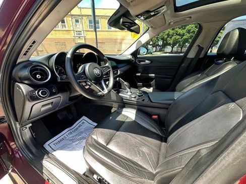 Used 2017 Alfa Romeo Giulia AWD image 10