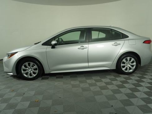 Used 2023 Toyota Corolla LE FWD image 4