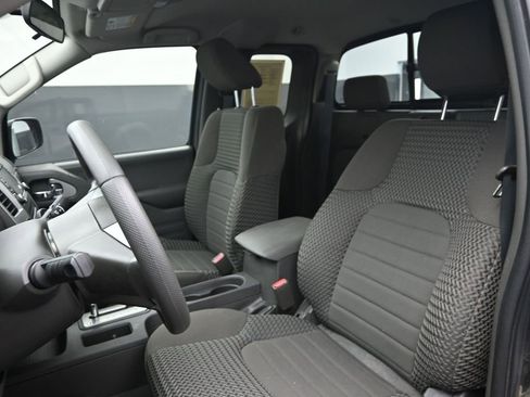 Used 2018 Nissan Frontier SV RWD image 13