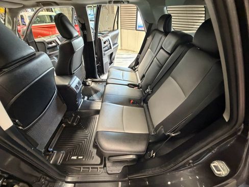 Used 2017 Toyota 4Runner SR5 AWD/4WD image 63