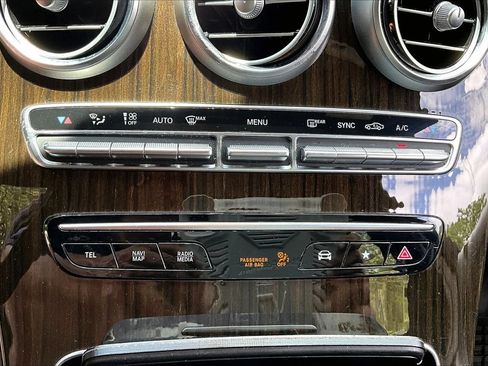 Used 2020 Mercedes-Benz GLC 300 4MATIC image 24
