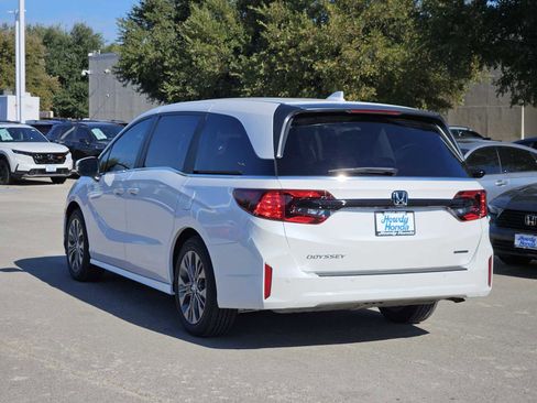 New 2026 Honda Odyssey Touring image 5