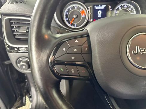 Used 2020 Jeep Cherokee Latitude Plus image 15