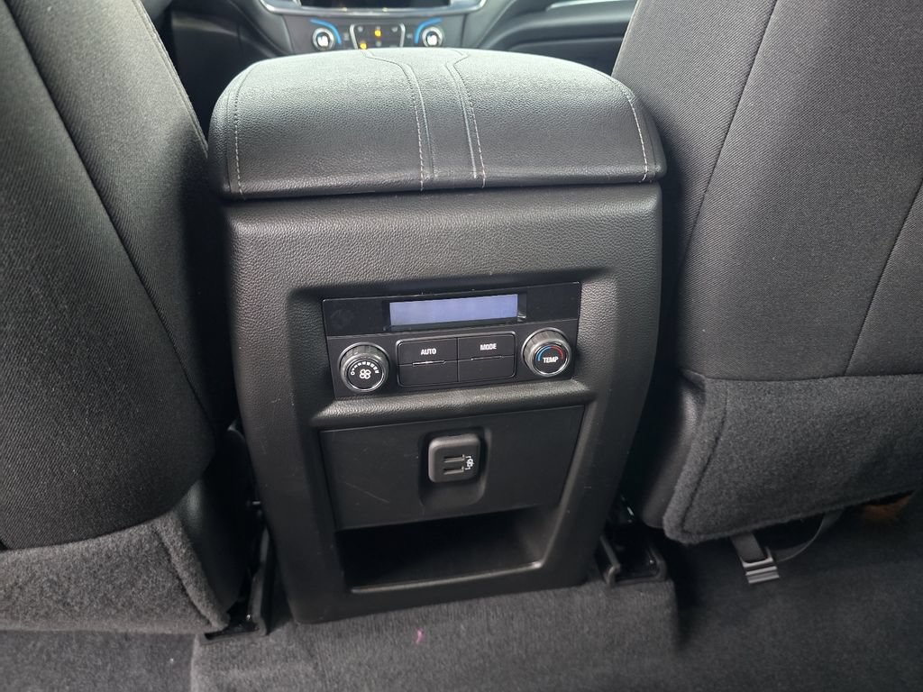 Used 2023 Chevrolet Traverse LT FWD image 25