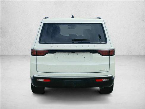 Used 2024 Jeep Wagoneer Series II w/ Flexible Seating Group RWD image 6