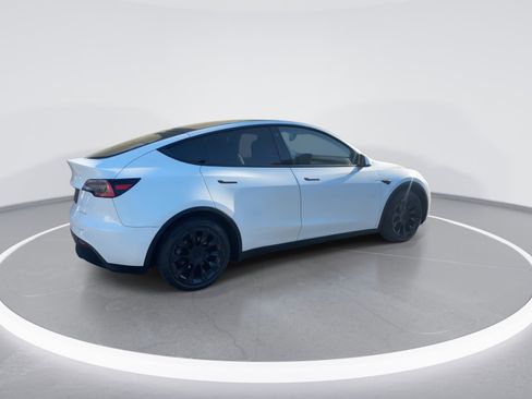 Used 2021 Tesla Model Y Long Range image 9