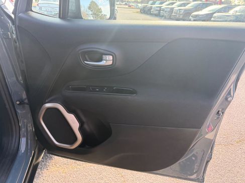 Used 2017 Jeep Renegade Latitude image 26