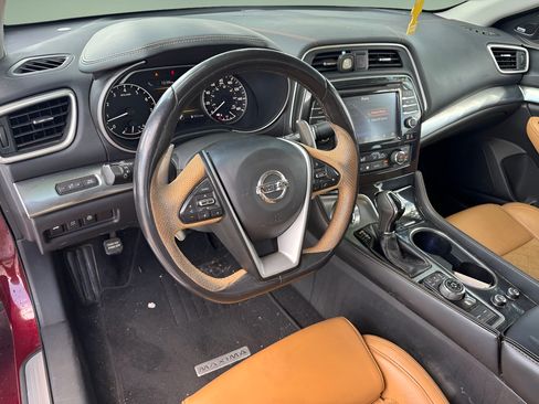 Used 2017 Nissan Maxima SR w/ Interior Lighting Package FWD image 16