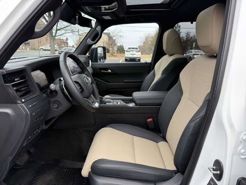 Used 2025 Lexus GX 550 image 12