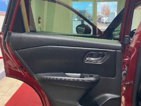 Used 2024 Nissan Rogue SV image 16