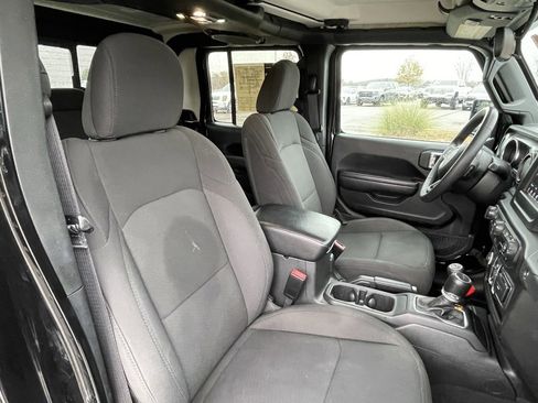 Used 2023 Jeep Gladiator Sport image 30