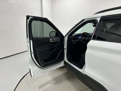 Used 2020 Ford Explorer XLT AWD/4WD image 22