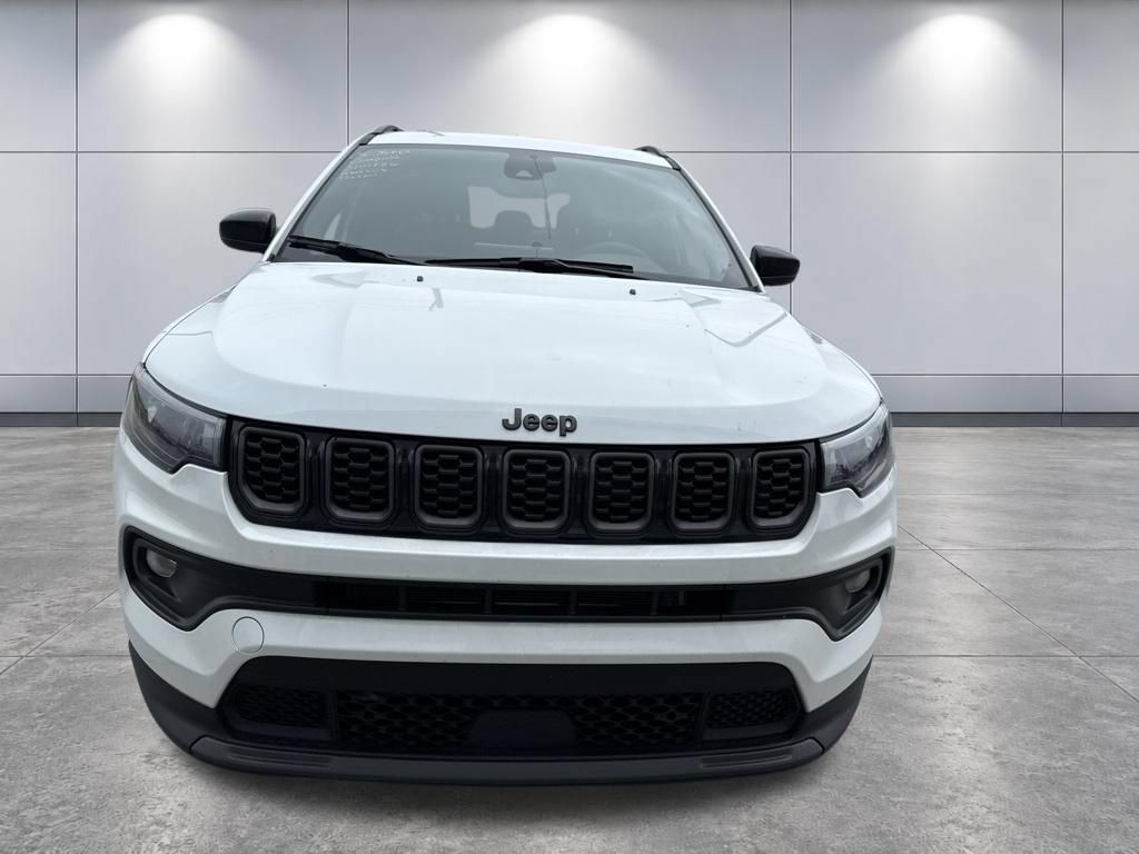 Used 2026 Jeep Compass Latitude AWD/4WD image 2