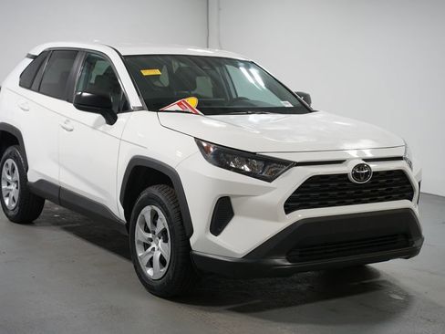 Certified 2022 Toyota RAV4 LE image 3