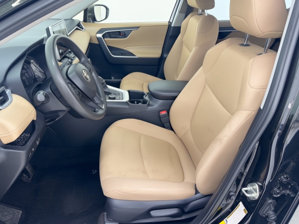 Certified 2025 Toyota RAV4 LE AWD/4WD image 5