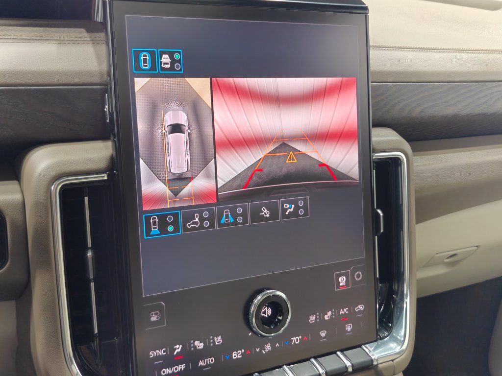 Used 2026 GMC Yukon Denali w/ Advanced Technology Package AWD/4WD image 7