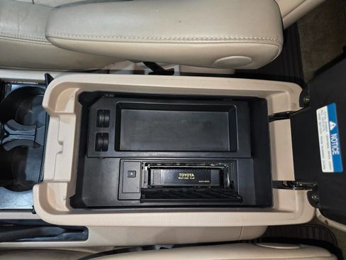 Used 2002 Toyota Land Cruiser image 89