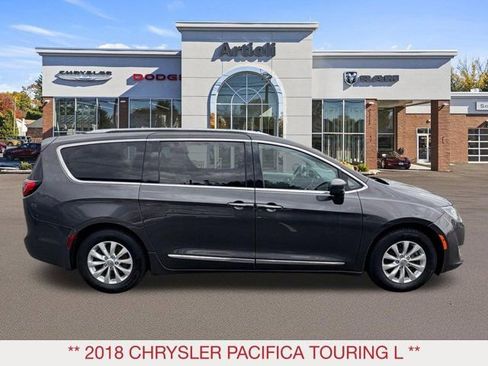 Certified 2018 Chrysler Pacifica Touring-L image 7