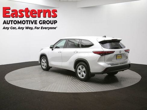 Used 2023 Toyota Highlander LE image 64