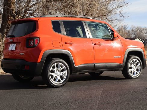 Used 2016 Jeep Renegade Latitude w/ Cold Weather Group image 5