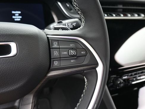 New 2025 Jeep Grand Cherokee Limited w/ Luxury Tech Group II image 32